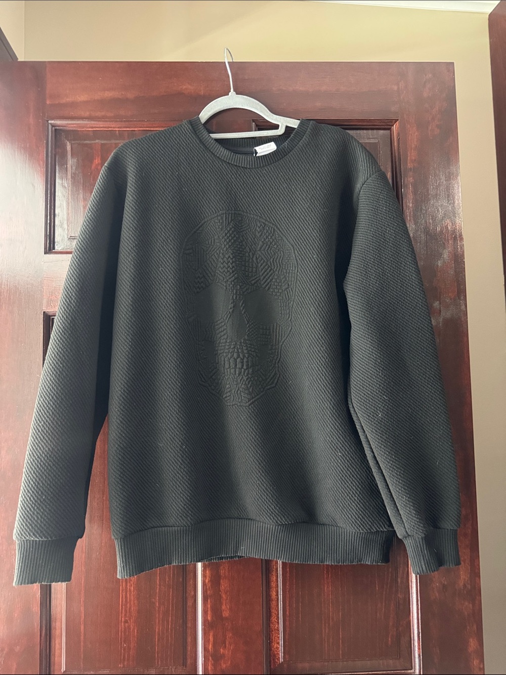 Zara Men's Black Textured Skull Crewneck Sweatshirt